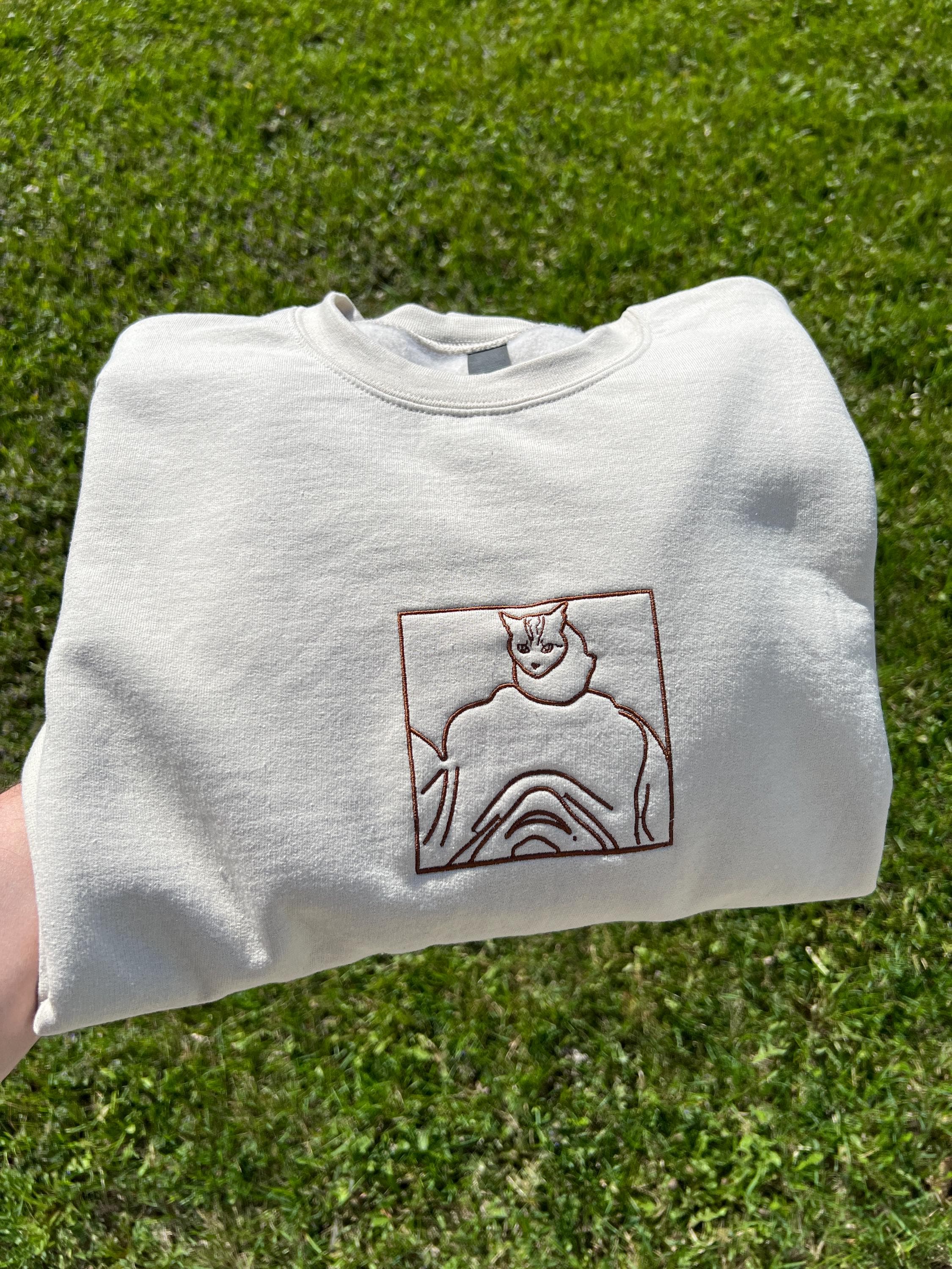 Custom Embroidered Pet Sweatshirt: Personalized Line Art Pet Sweater